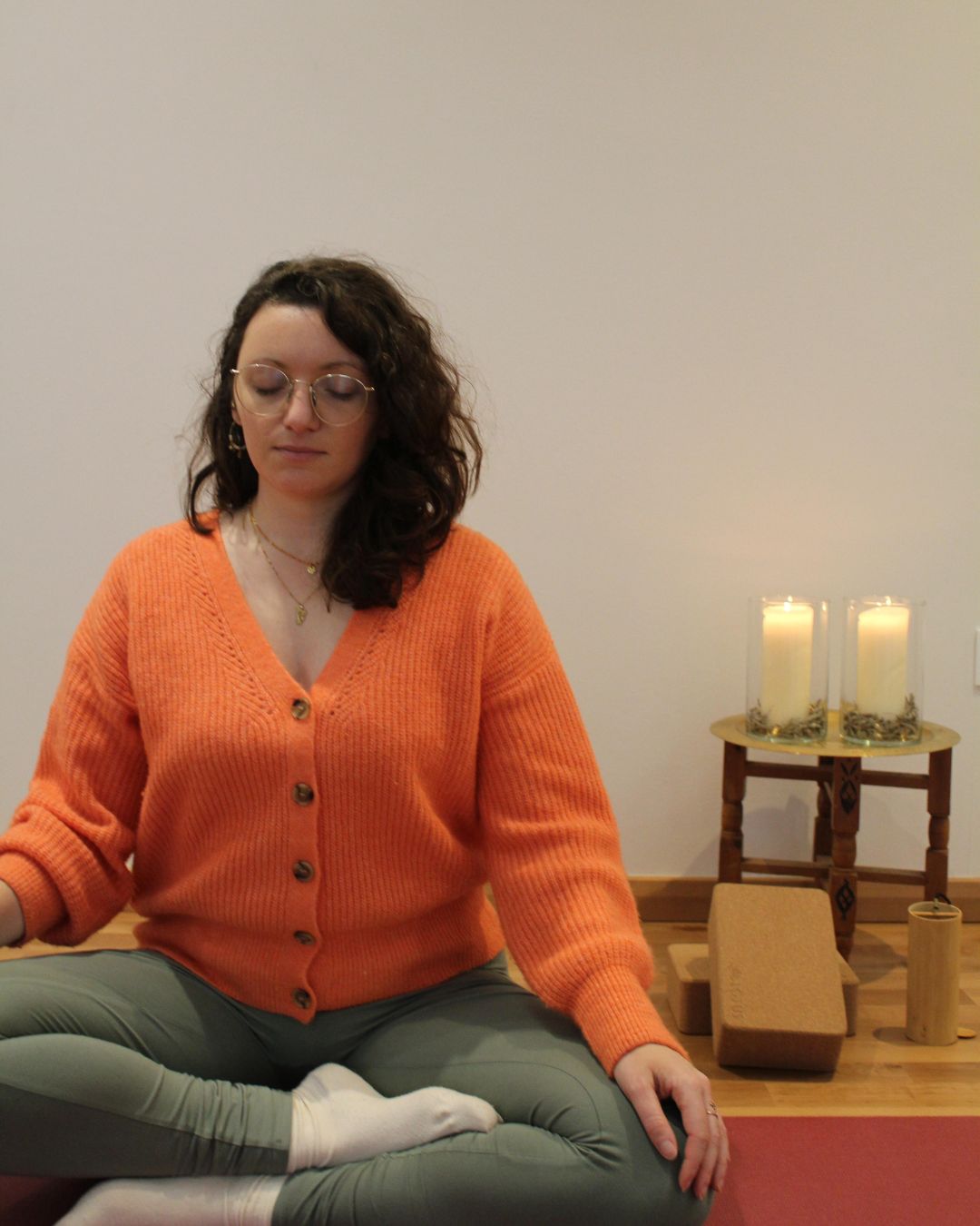 Copie de Atelier (Publication Instagram (45)) Le Yin yoga est une pratique corporelle invitant le corps et l'esprit à s'apaiser via la régulation du système nerveux.